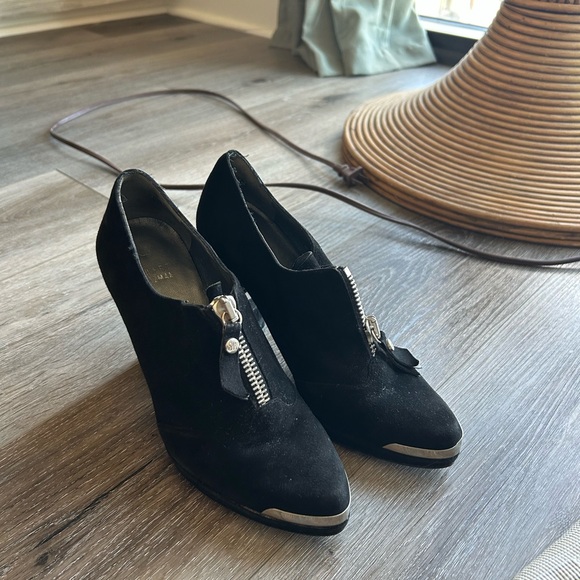 Stuart Weitzman Black Suede Women's Shoes with Zipper Detail - Picture 3 of 9